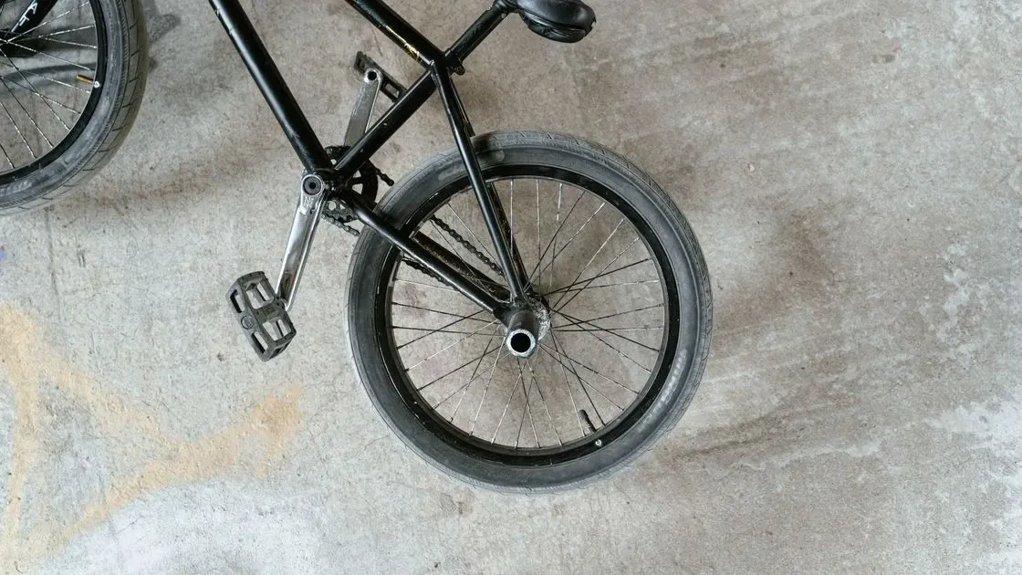 Närbild på bmx-cykelns hjul