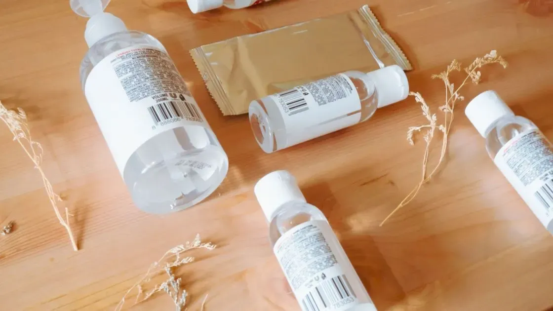 Närbild på sprayflaska desinfektion