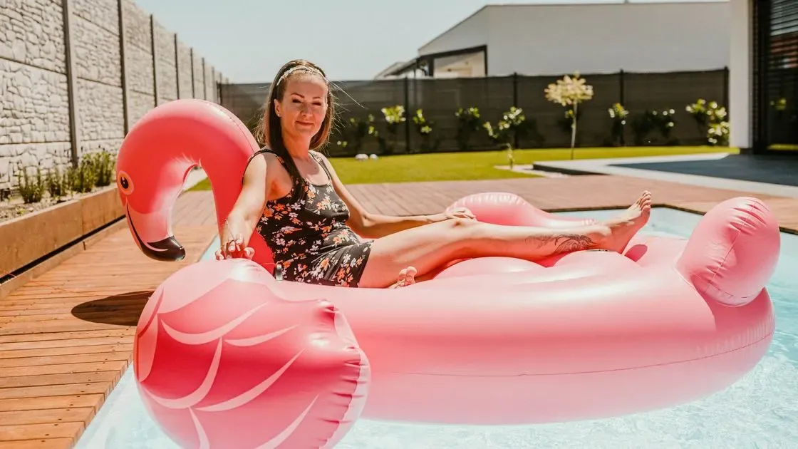 Närbild på vatten i poolen