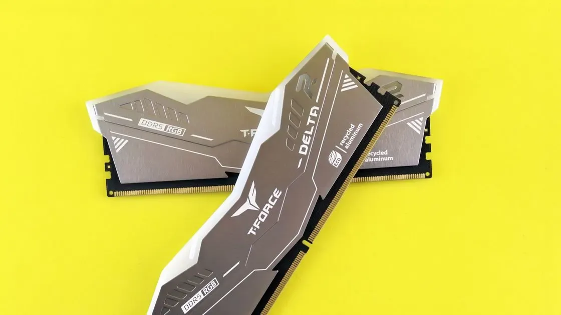 Närbild på minneskrets på moderkort
