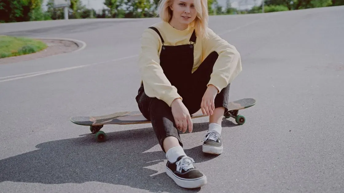 Närbild på longboardens hjul