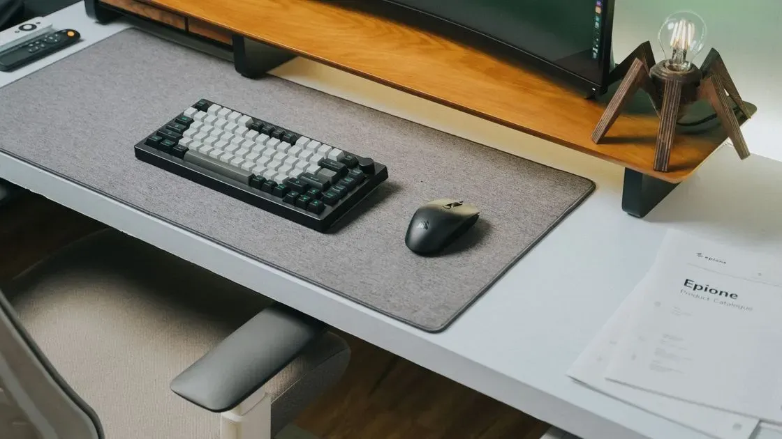 Telefoner som laddas på skrivbord