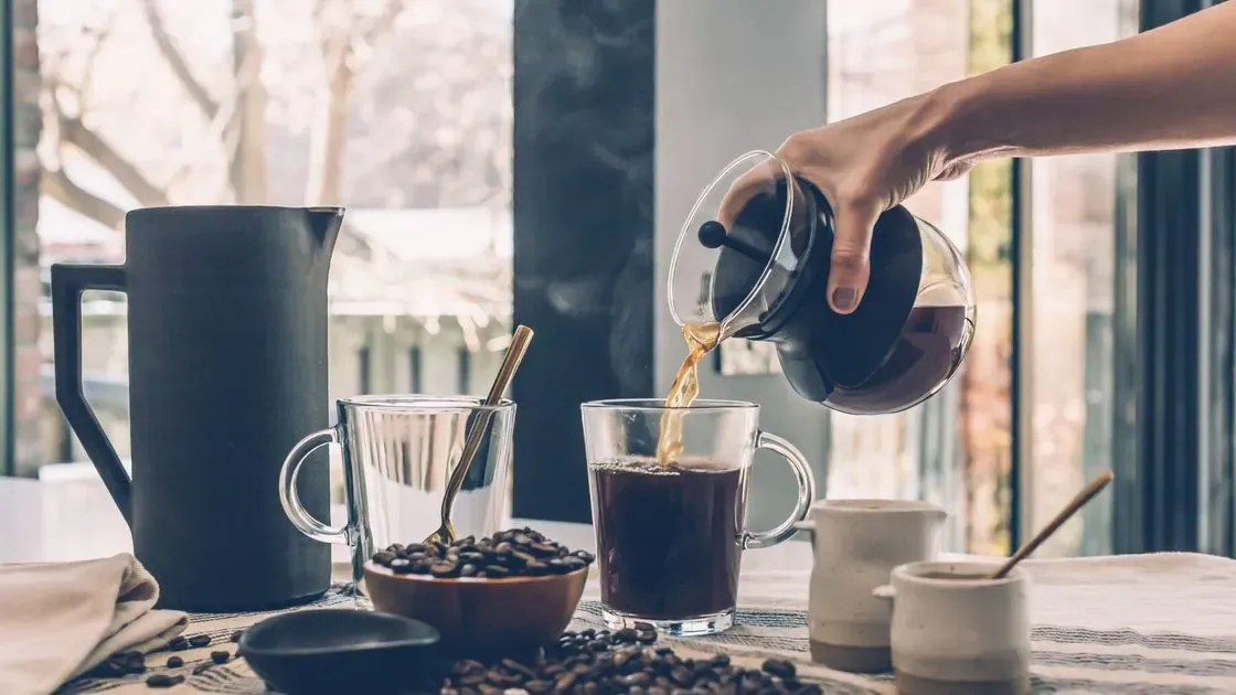 Kaffekanna på bordet vid frukost